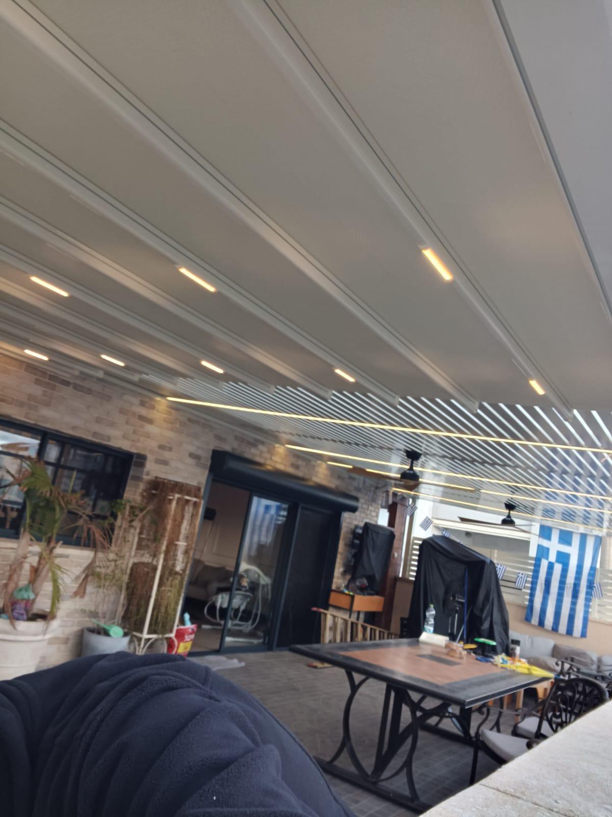 פרגולה חשמלית PVC פתוחה
